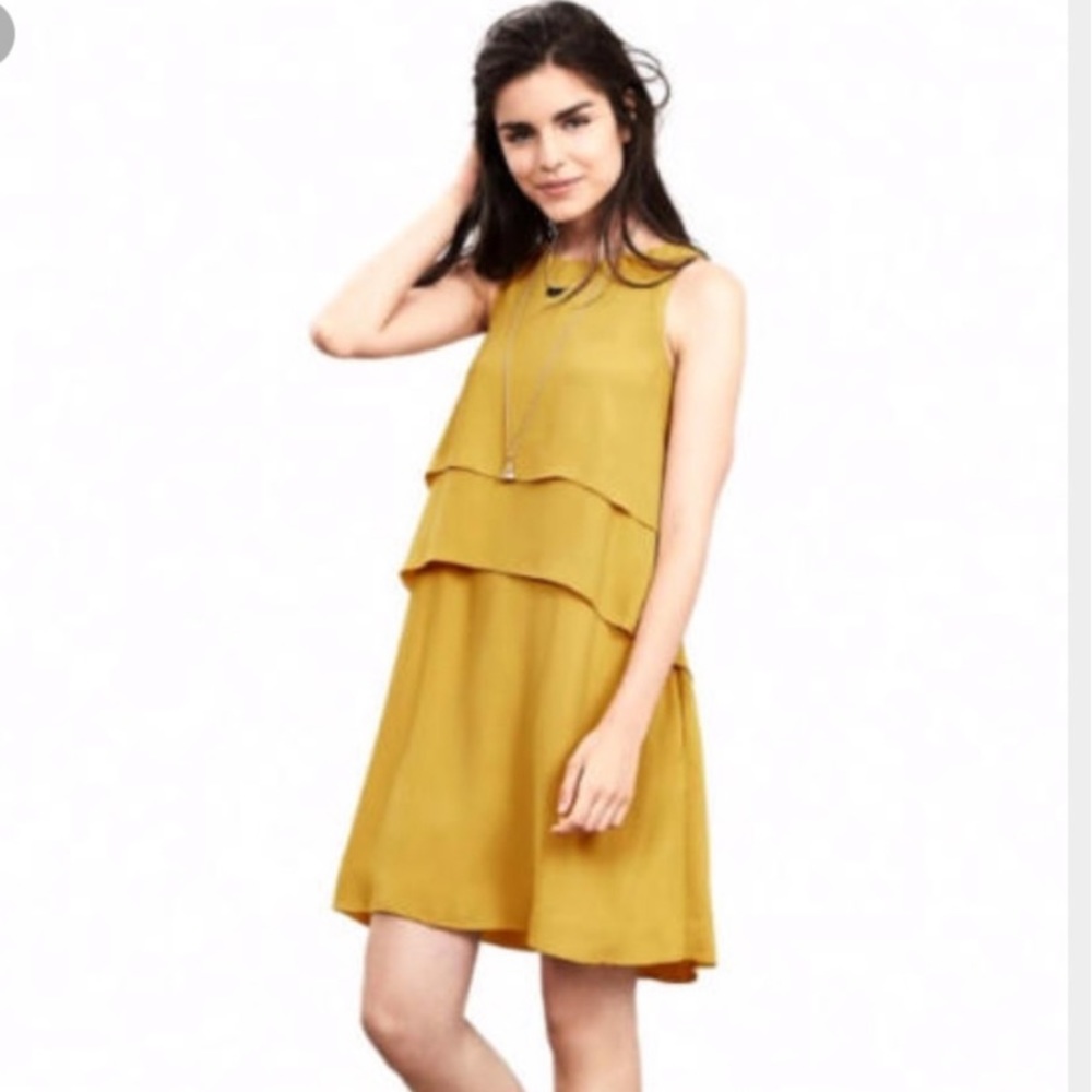 NWT Banana republic yellow tiered crepe dress size 4
